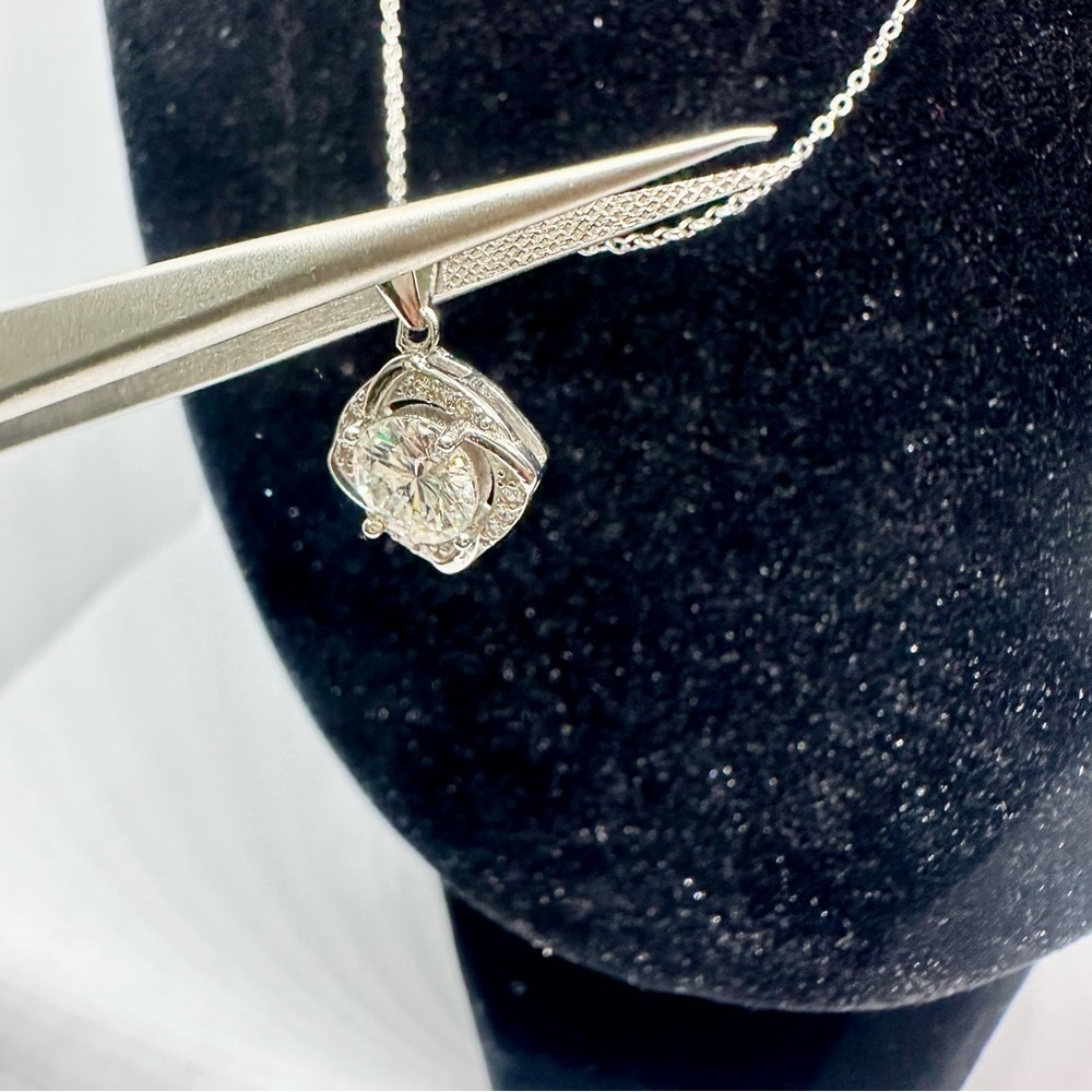 Moissanite Diamond Necklace 1 Carat Pendant Round Cut Rose Shape